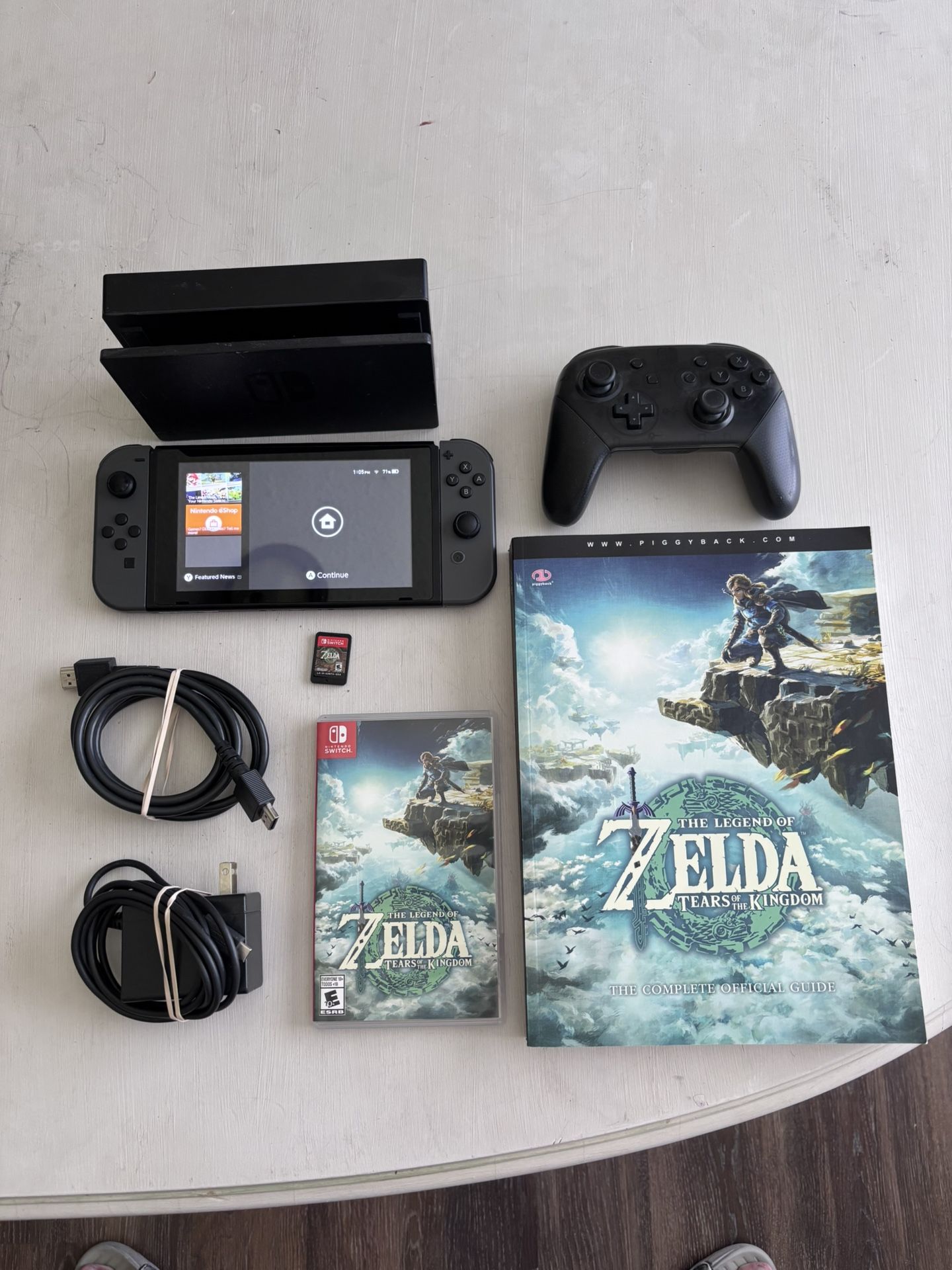 Nintendo Switch (30GB) & Legend of Zelda Tears of the Kingdom