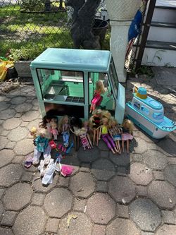 💖 Barbie Bundle – Ice Cream Truck, Boat & Dolls with Accessories 💖  Fun-filled Barbie play bundle! Includes an ice cream truck, boat, multiple Barbi