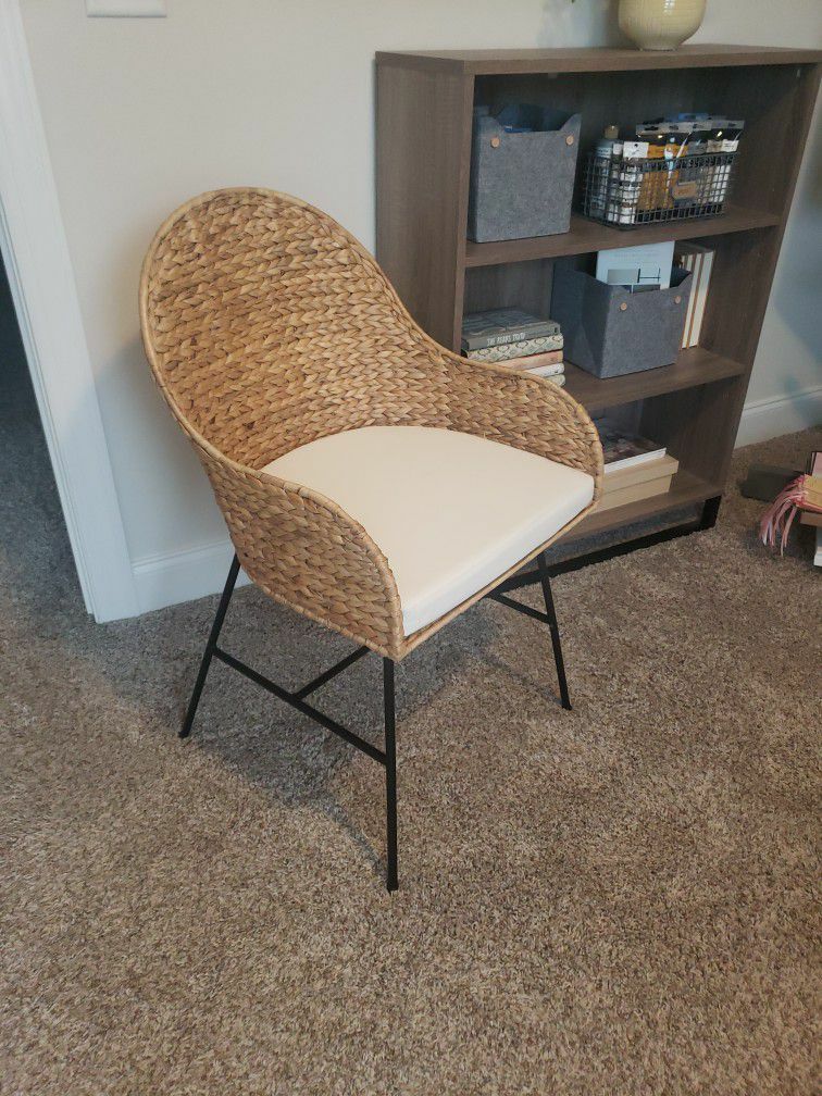 Accent CHAIR : Wicker & Metal