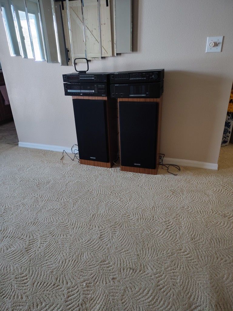 Kenwood 200amp Stereo