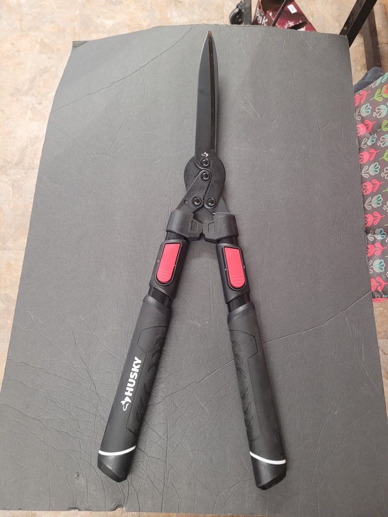 Husky 26 in Extendable Hedge Shear