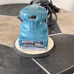 Makita Finishing Sander 