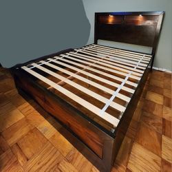 Queen Wood Bedframe with built in reading lights. and Night Stand.

(Jamaica NY)