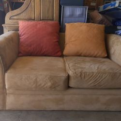 Klausssner Couch