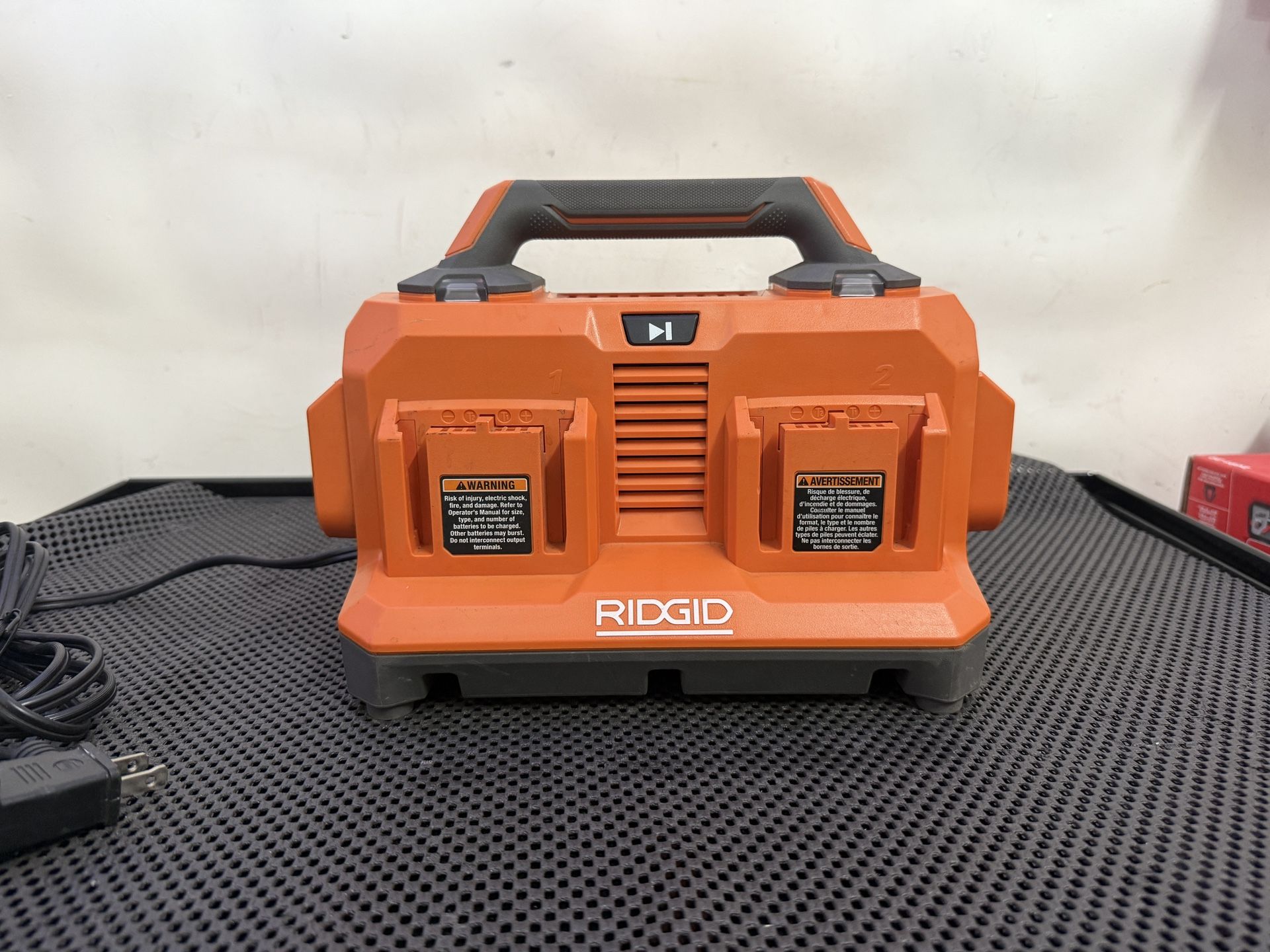 RIDGID 18V 6-Port Sequential Charger