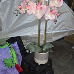 BEAUTIFUL ARTIFICAL PLANT WITH CERAMIC VASE NO FLAWS PERFECT SEE PICS