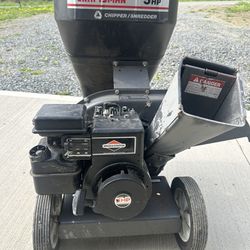 Craftsman 5 HP Gas Chipper Shredder READ AD NEEDS CARB CLEANED ONLY $150