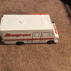 Snap on mail box