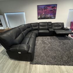 ✅FREE RUG- $1299- Black Power Reclining Sectional – $3,200 Retail - 2 Power recliners - LIKE NEW