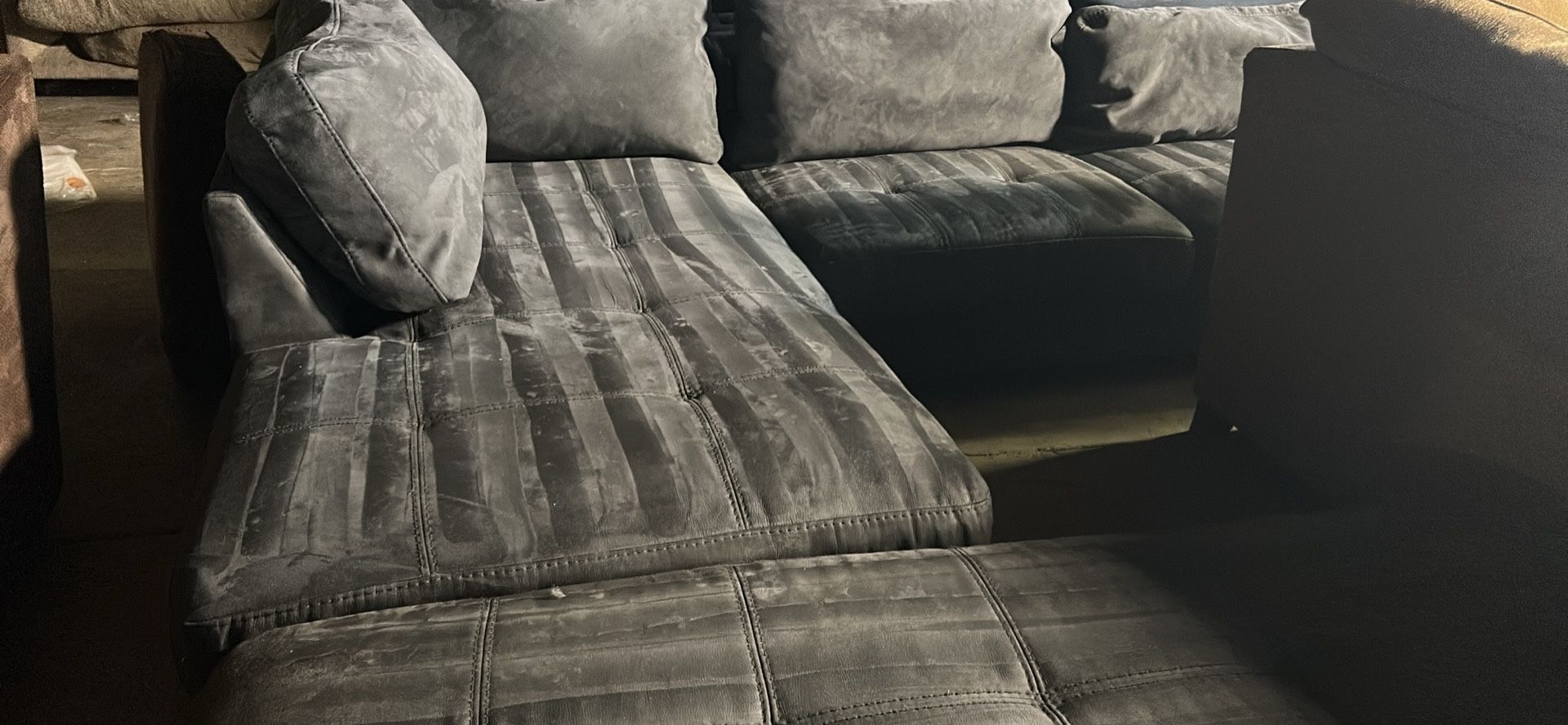 ☑️this is the one for you! Grey sectional