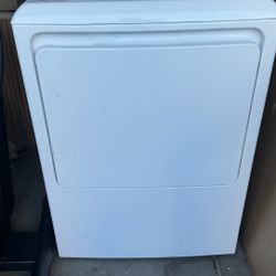 Hotpoint 6.2 cu. ft. vented Electric Dryer in White with Auto Dry