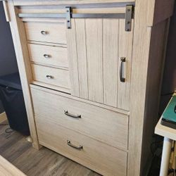 Chest/ Dresser
