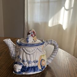 Vintage Teapot 🫖