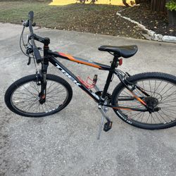 Men’s Trek 3500 18” Mountain bike used 