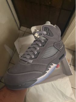 Wolf grey 5’s size 8 air Jordan’s