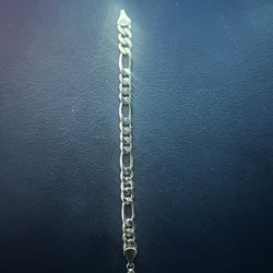 14K Gold Bracelet (250$)