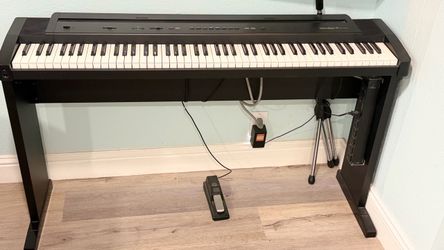 Roland Digital Piano with Stand and Pedal