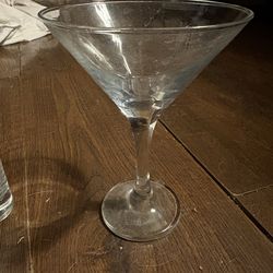 Asking $4.00 for a single martini glass like this is a very fair deal for a quick sale