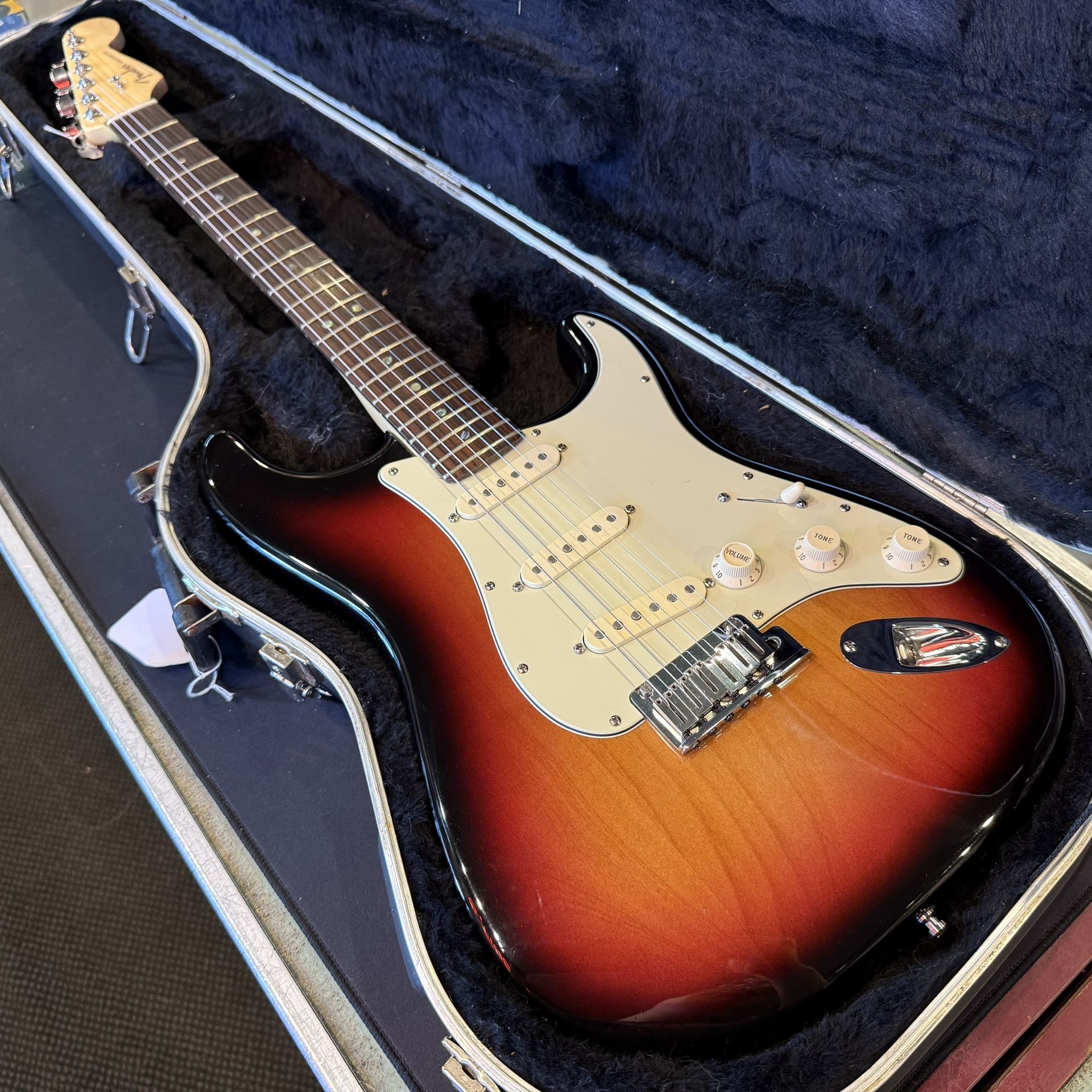 2007 Fender American Deluxe Stratocaster 3-Color Sunburst Electric Guitar with Hardshell Case