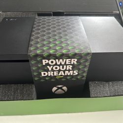 Microsoft Xbox Series X 1TB Video Game Console - Black, Excellent Condition. 