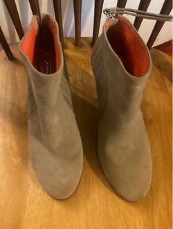 Coach huney woman suede boots ankle with heel size 7B