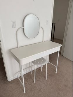 Dressing table vanity