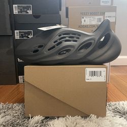 adidas Yeezy Foam RNR Onyx (2022/2024) Size 11