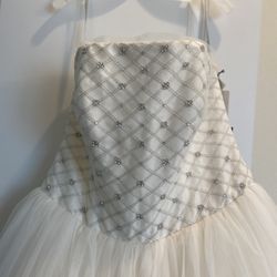 Brand New Altered Vera Wang Wedding Gown Embellished In Swarovski Crystals With Long Train 