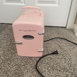 Portable Mini Fridge Pink 