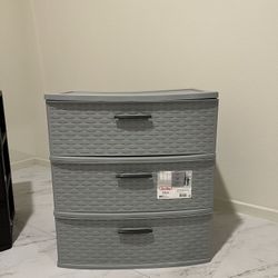 Sterilite 3 Drawer Plastic. Las 2 por $30.
