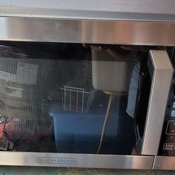 Black + Decker 0.9 Cu Ft 900W Digital Microwave- Microondas Digital