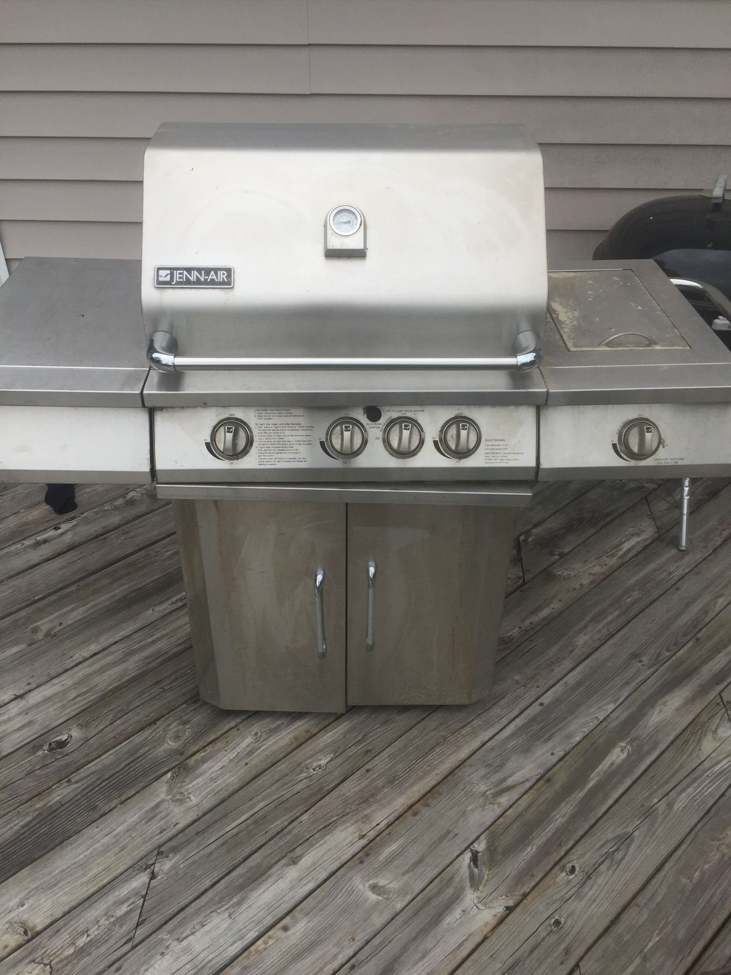Jenn air stainless steel gas grill