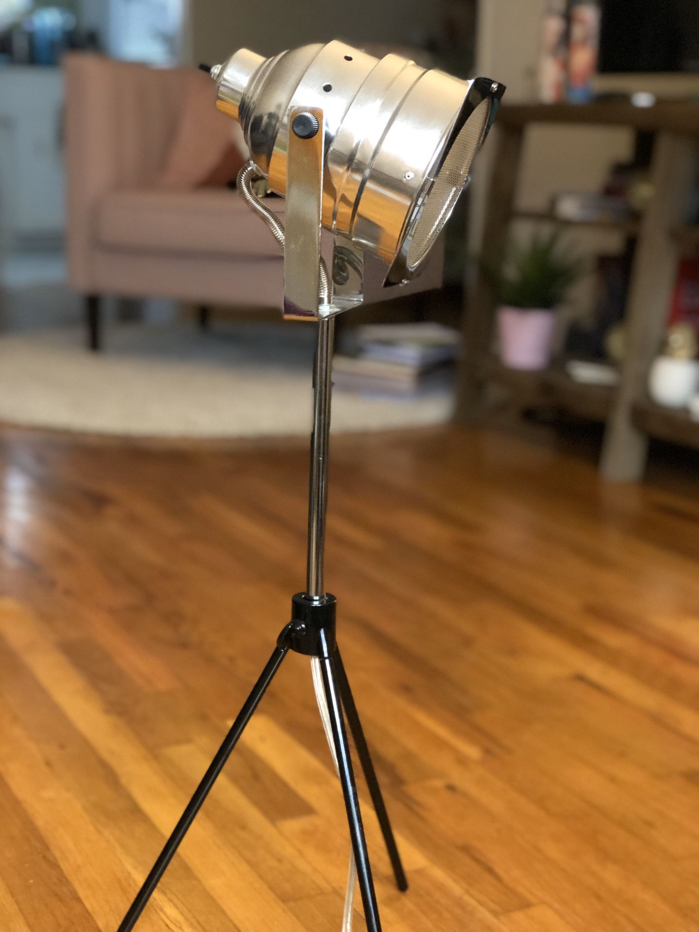 Tripod Adjustable Director’s Spotlight Lamp Floor / Desk