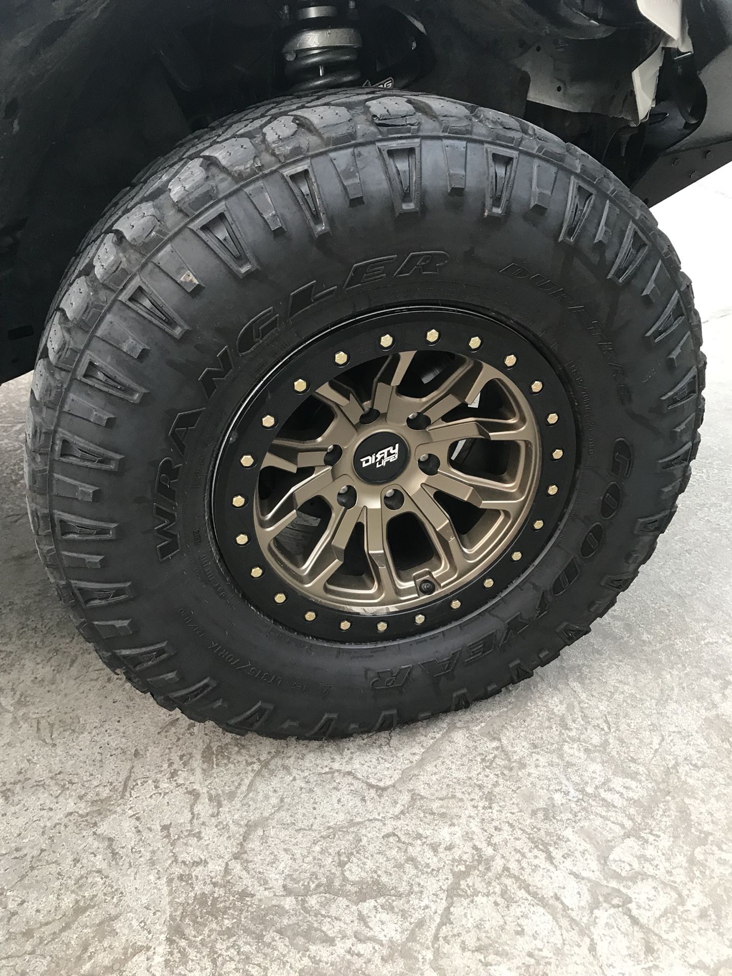 5 315/70r17 Goodyear Duratrac tires