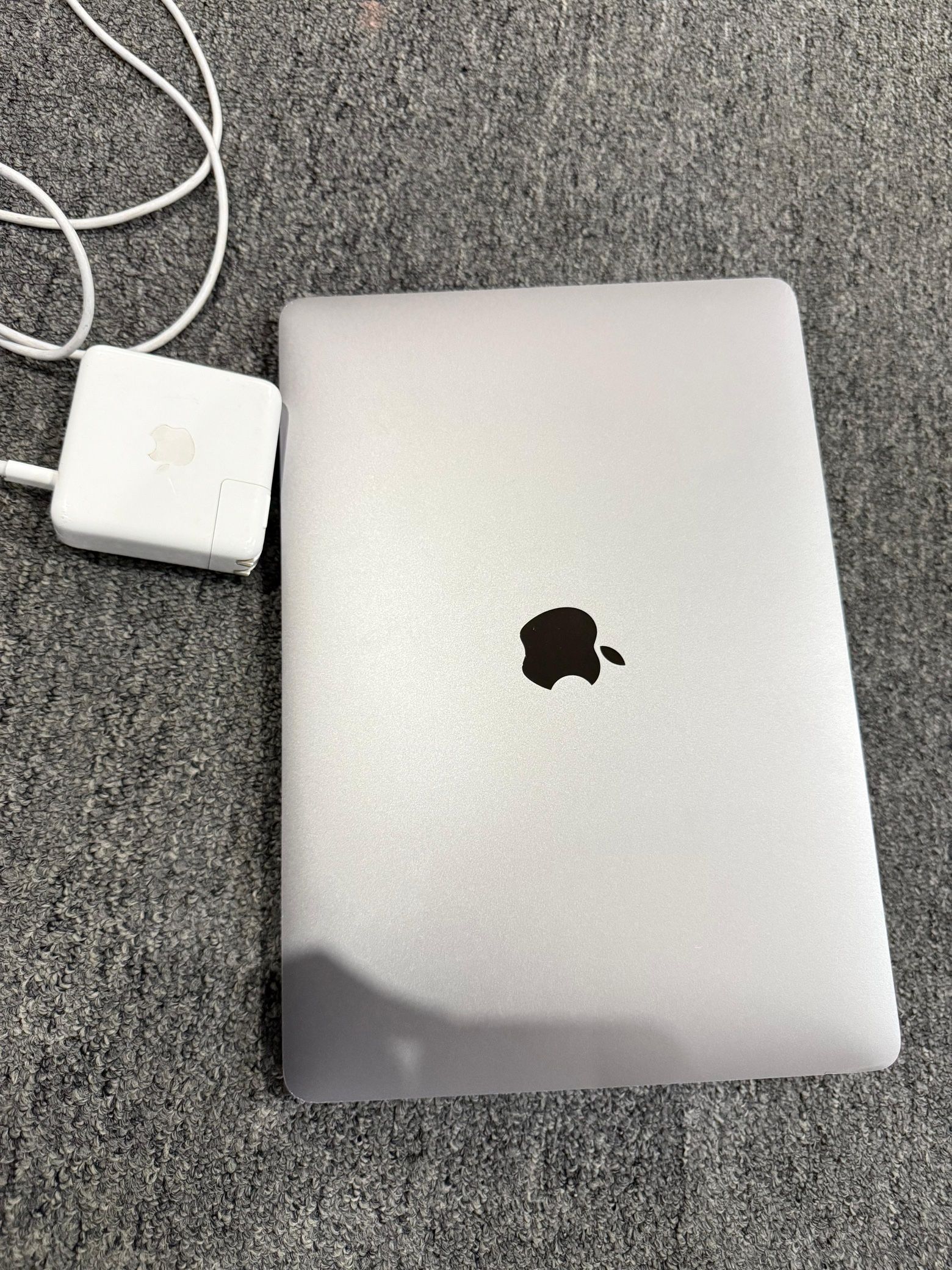 MacBook Air M1 8-Core CPU and 7-Core GPU 13"