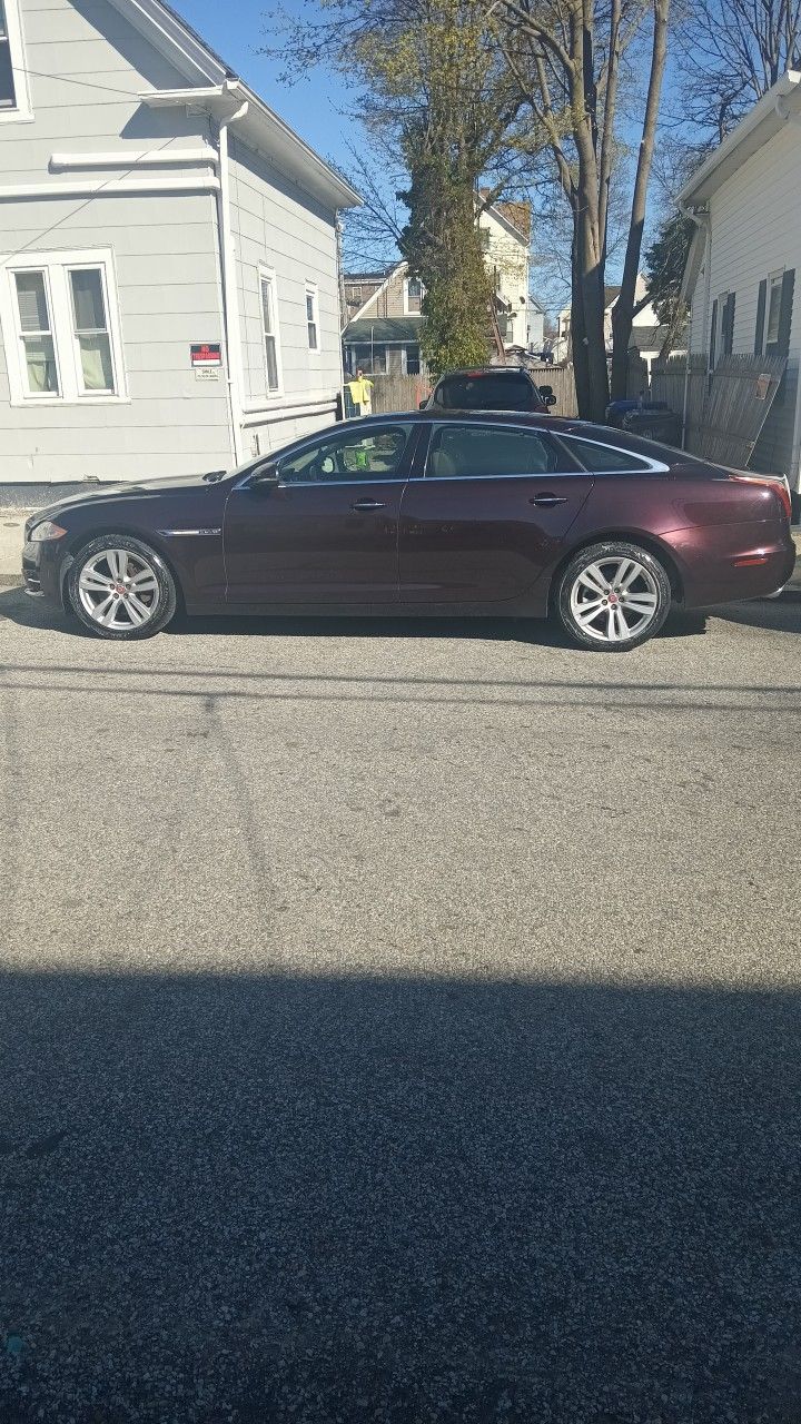 2011 Jaguar XJ-Series