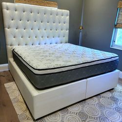 NEW KING PILLOW TOP MATTRESS and BOX SPRING. Bed frame not included 👍