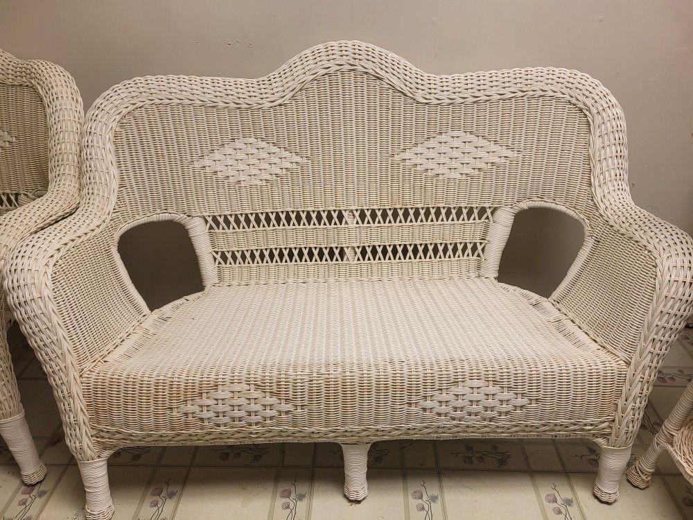 6 PIECE WHITE WICKER SET