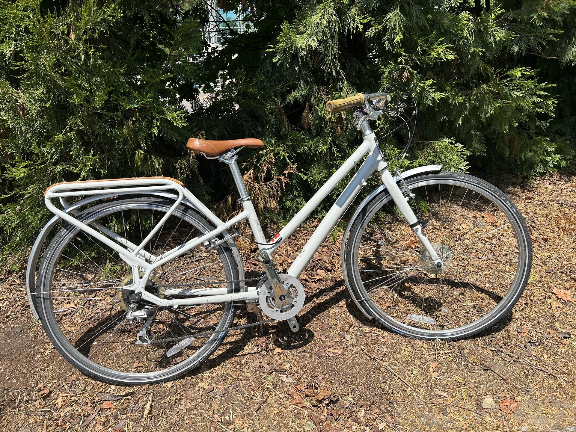 Specialized Globe Haul City Bike – White