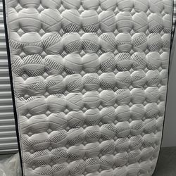 Full size Pillowtop mattress