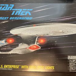 1994 Star Trek: TNG USS Enterprise NCC-1701-D model kit with fiber optic lighting