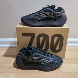 Yeezy 700 Clay Brown