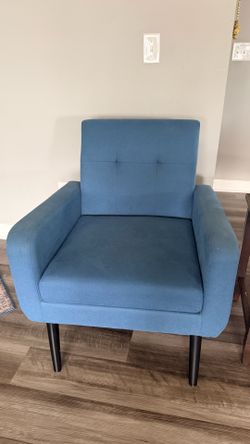 Blue Accent Chair – Excellent Condition