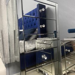 Glam Mirrored 7-Drawer Tall Chest Lingerie Dresser – Crystal Knobs