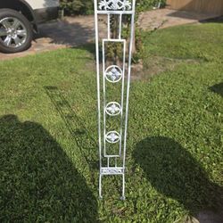 Metal Or Wrought Iron Garden Trellis Or Stand