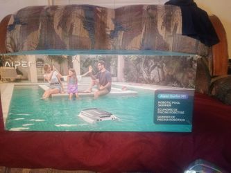 Pool skimmer