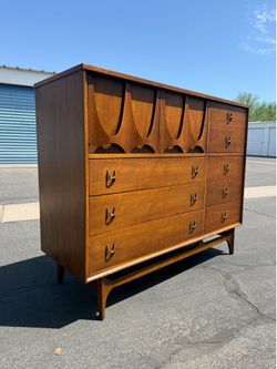 Broyhill Brasilia Mid Century Dresser / Gentlemen’s Chest