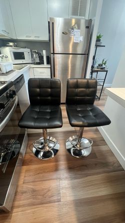 2 breakfast/bar chairs