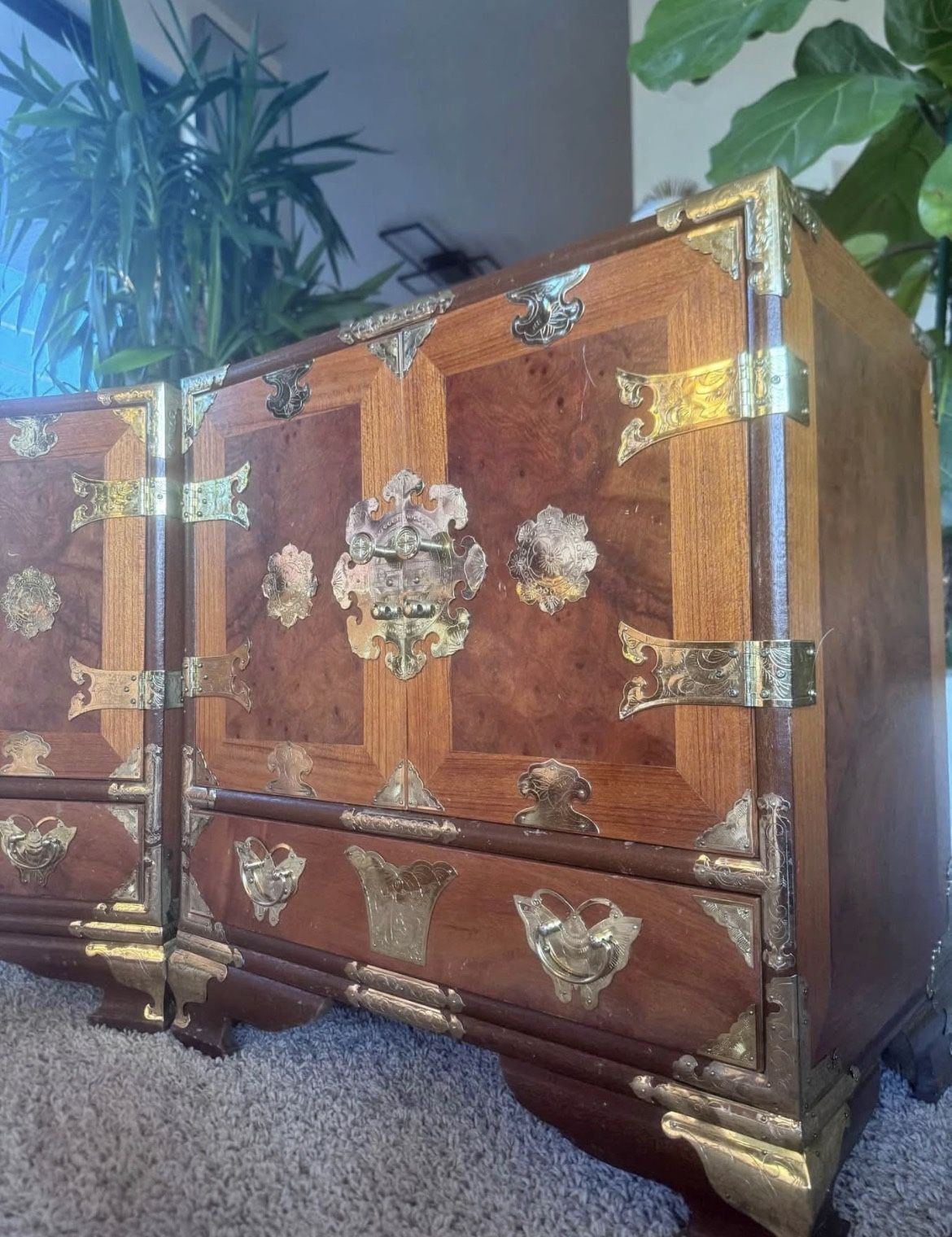 MATCHING VINTAGE ASIAN BRASS & BURLWOOD CABINETS/NIGHTSTANDS/END TABLES! 🌟