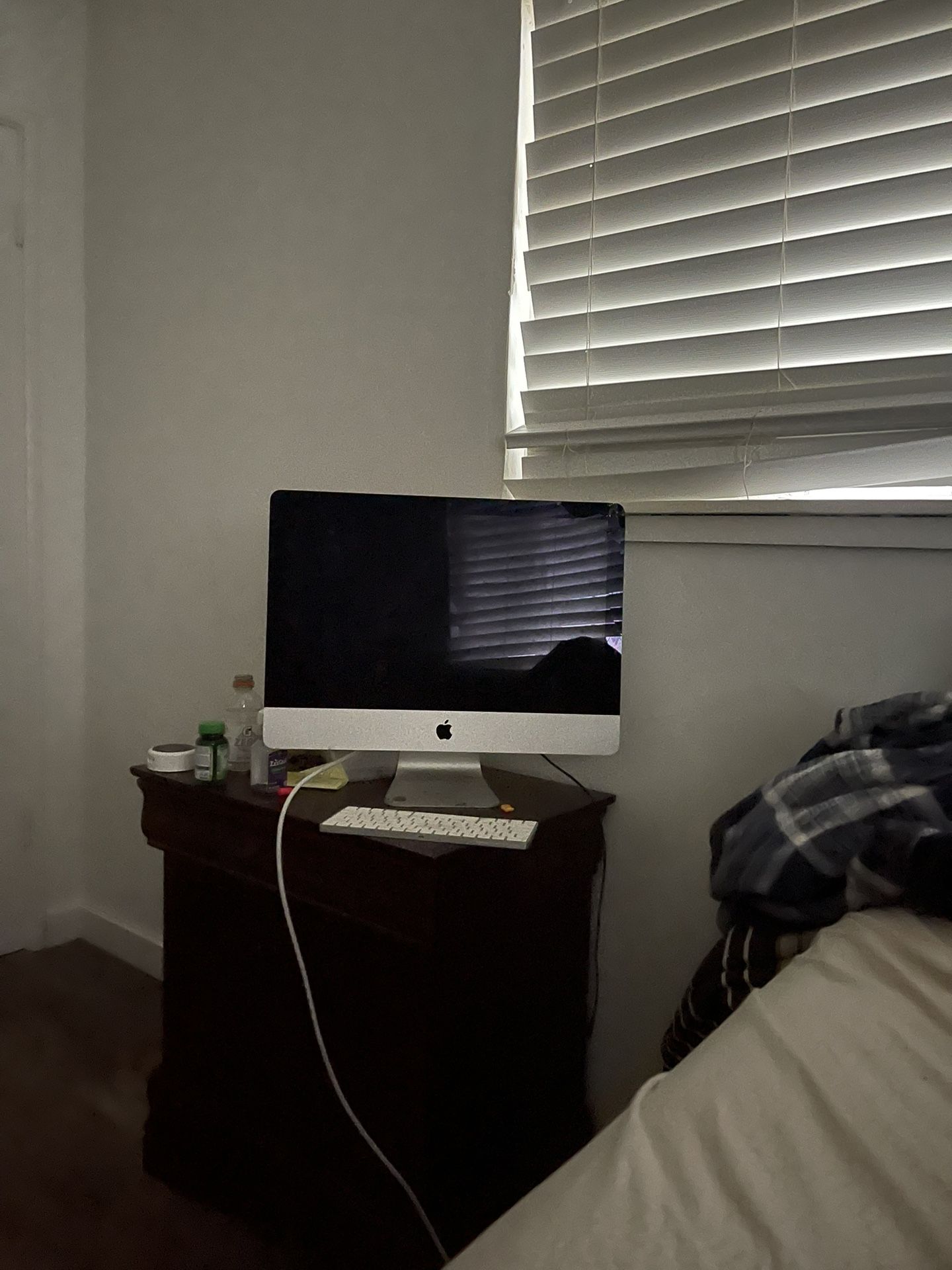 IMAC DESKTOP COMPUTER FOR SALE 